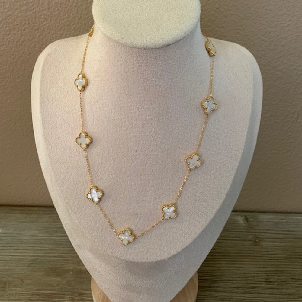 CLOVER NECKLACE